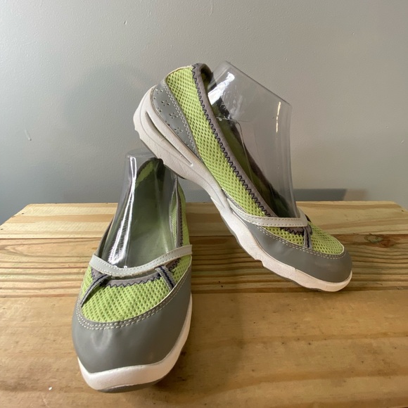 L.L. Bean Women 05330 Green Mary Jane Shoes Fabric Size 9 Slip on comfort - Picture 2 of 8